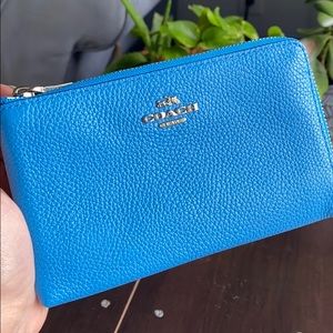 Coach Pebbled Leather Double Zip Wristlet  💎